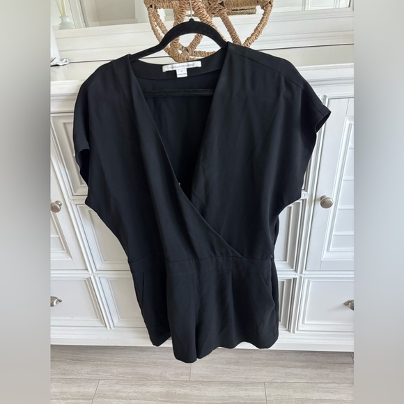 Diane Von Furstenberg Romper Womens Sz 14 Black Emerson V Neck Short Sleeve - Picture 2 of 4